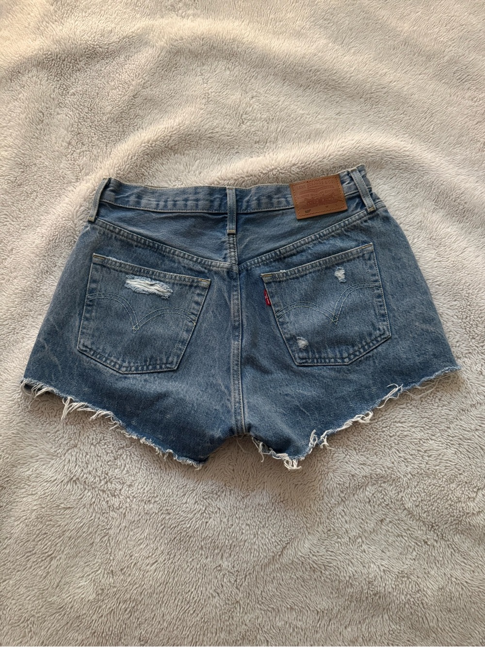Levis shorts - Picture 2 of 3